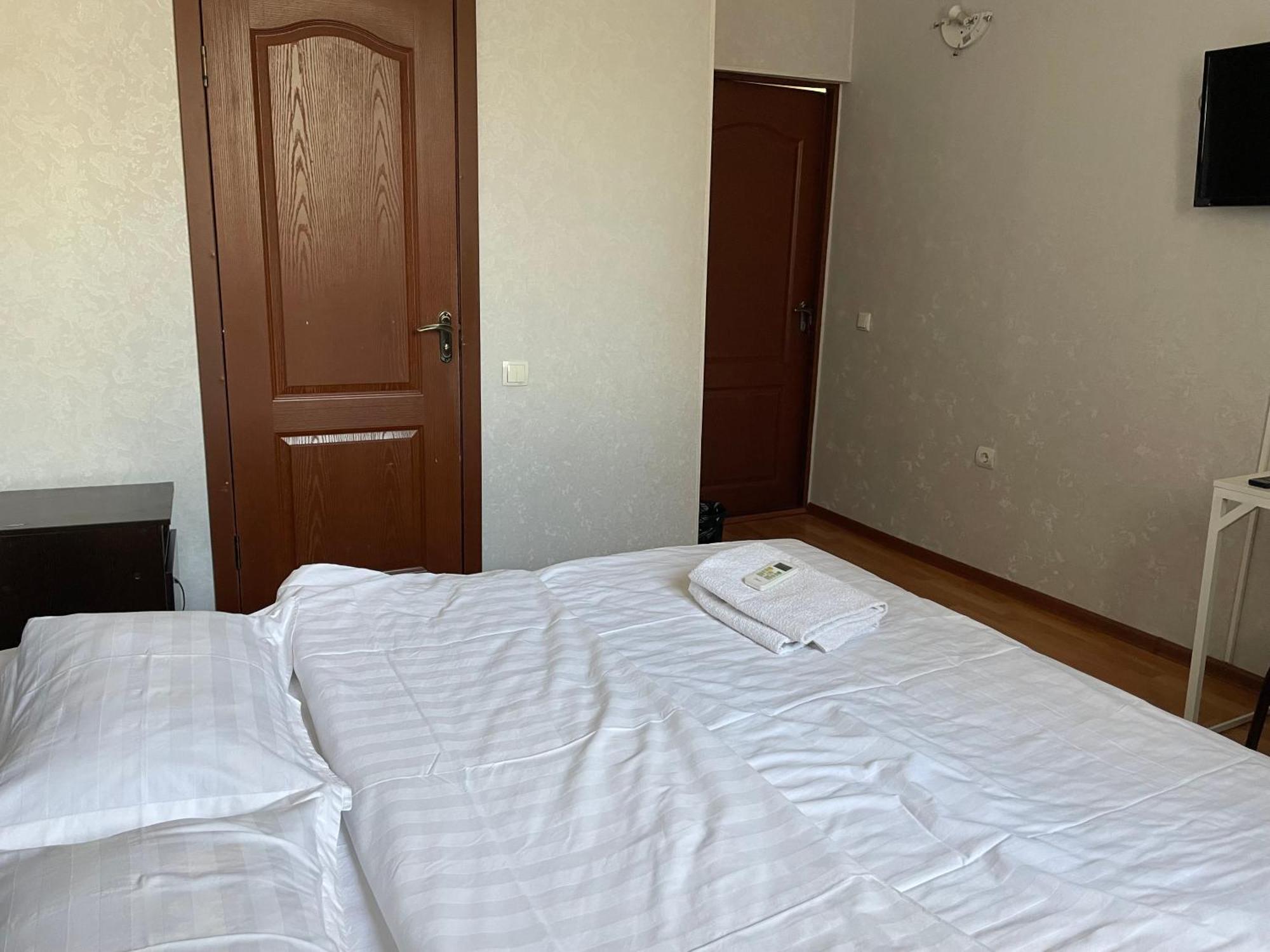 Hostel Fiveseasons Ałma Ata Zewnętrze zdjęcie