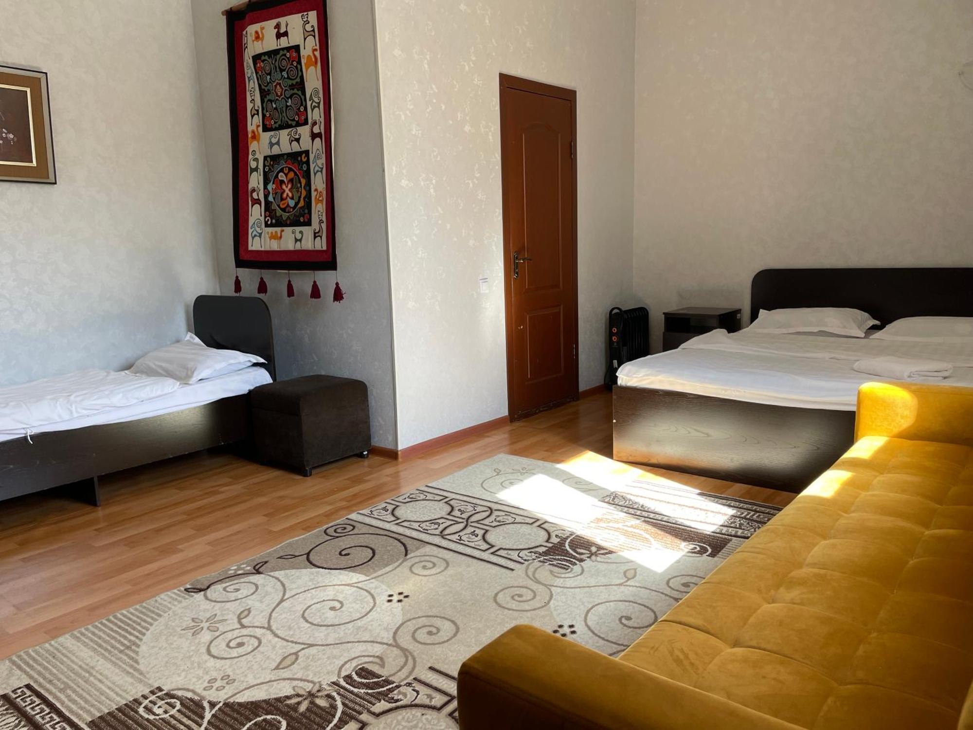 Hostel Fiveseasons Ałma Ata Zewnętrze zdjęcie